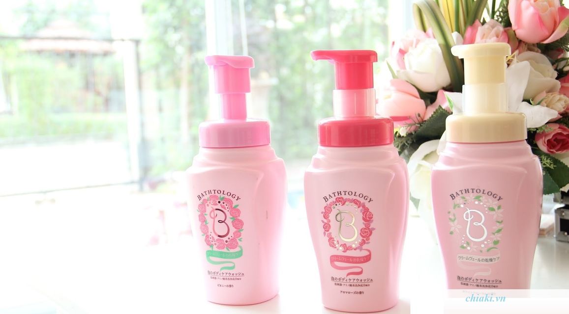 Sữa tắm tạo bọt Bathtology c&oacute; 3 m&ugrave;i hương cho bạn lựa chọn