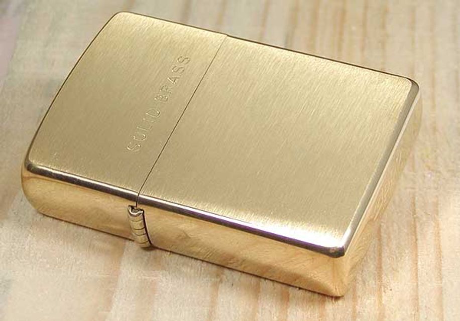 Bật lửa Zippo 204 xước v&acirc;n ngang Brushed Solid Brass 1