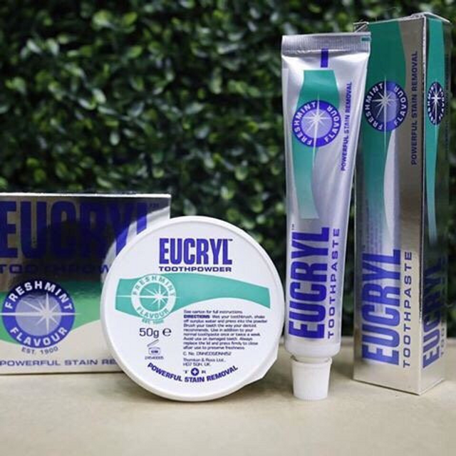 Kết hợp sử dụng bột trắng răng eucryl tooth powder của Anh v&agrave; kem đ&aacute;nh răng eucryl gi&uacute;p l&agrave;m tăng hiệu quả trắng răng