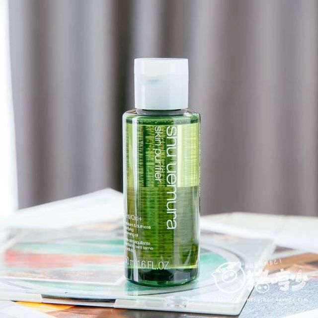 Tẩy trang Shu Uemura dễ d&agrave;ng loại bỏ lớp make up c&ugrave;ng bụi bẩn, chất b&atilde; nhờn t&iacute;ch tụ tr&ecirc;n da