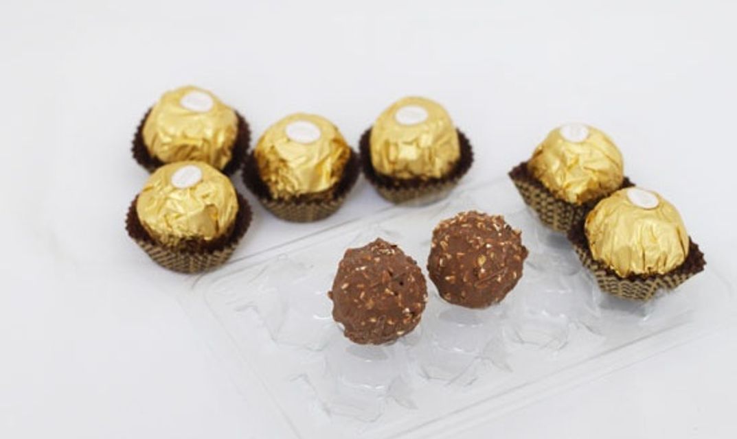 Kẹo S&ocirc;c&ocirc;la nh&acirc;n kem hạt dẻ Ferrero Rocher &ndash; 16 vi&ecirc;n/hộp 200g 3