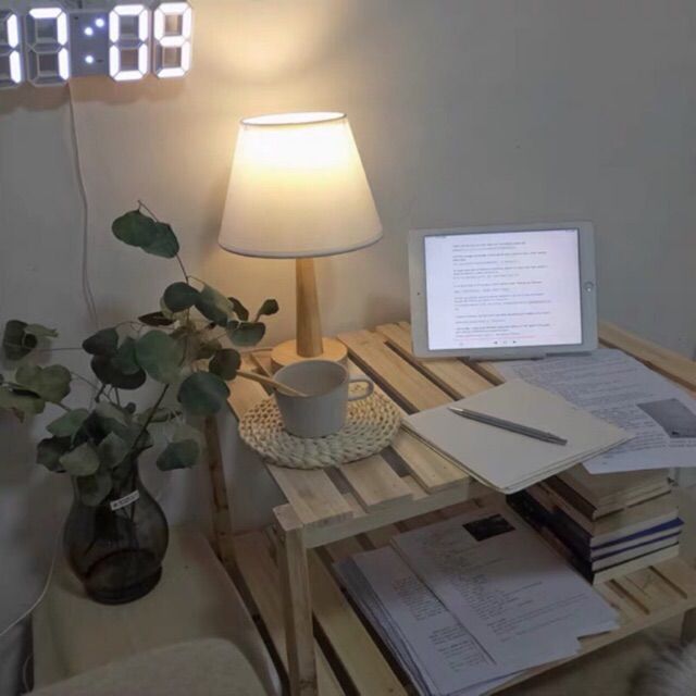 Đ&egrave;n ngủ đầu giường thiết kế nhỏ gọn