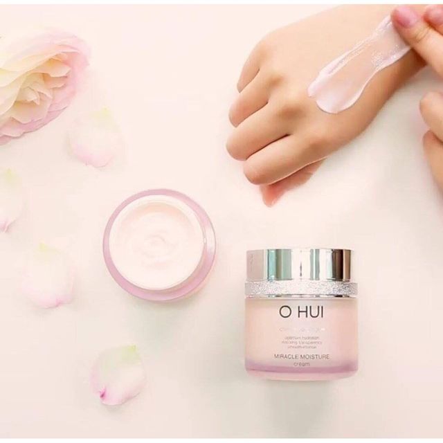 Kem dưỡng ẩm Ohui Miracle Moisture cho l&agrave;n da như c&aacute;nh sen hồng