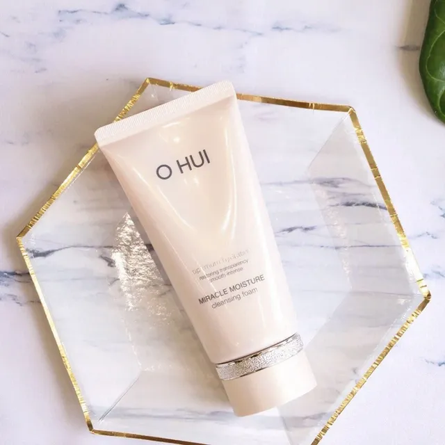 Sữa rửa mặt dưỡng ẩm Ohui Miracle Moisture Cleansing Foam