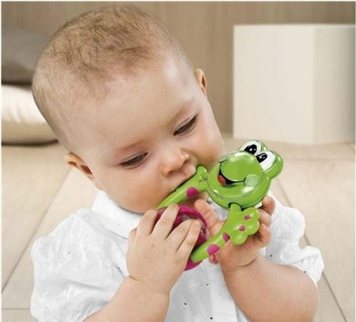 Gi&uacute;p b&eacute; luyện c&aacute;c kĩ năng cầm, nắm, nghe, nh&igrave;n từ nhỏ