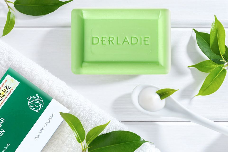 X&agrave; ph&ograve;ng hỗ trợ giảm mụn cơ thể Derladie Body Cleansing Bar For Blemish Skin