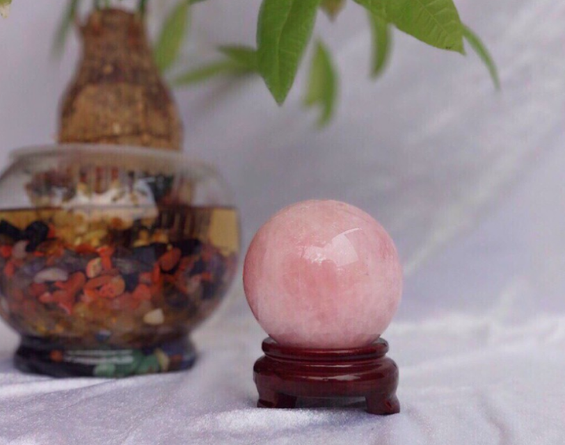 Quả cầu phong thủy mini đ&aacute; tự nhi&ecirc;n đủ m&agrave;u cho c&aacute;c mệnh m&agrave;u hồng