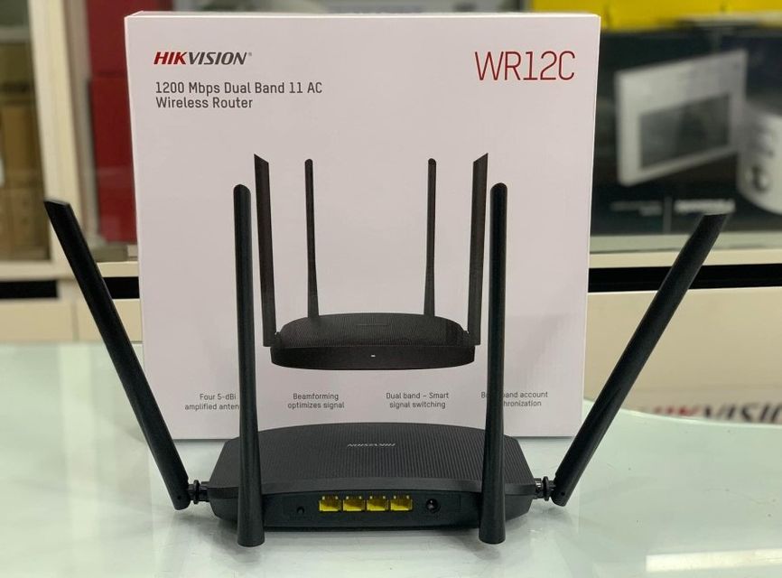 Router wifi cho gia đ&igrave;nh Hikvision DS-3WR12C sở hữu thiết kế trang nh&atilde;, hiện đại