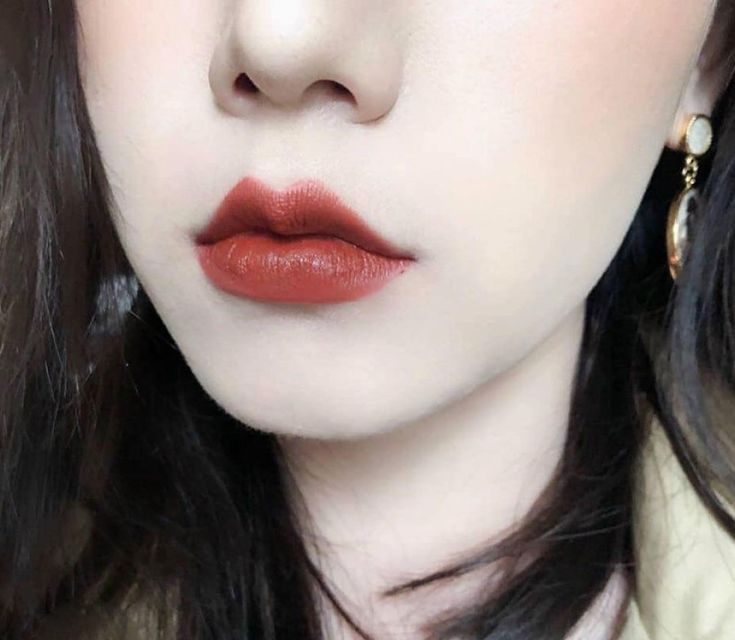 Sắc n&acirc;u đỏ trầm quyến rũ m&agrave; vẫn giữ được n&eacute;t tươi tắn, rạng rỡ