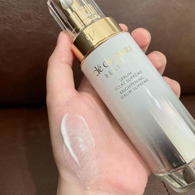 Texture mỏng nhẹ, thẩm thấu nhanh kh&ocirc;ng g&acirc;y bết d&iacute;nh