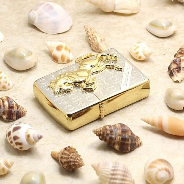 Bật lửa Zippo ốp h&igrave;nh ngựa mạ v&agrave;ng ZBT-5-3E