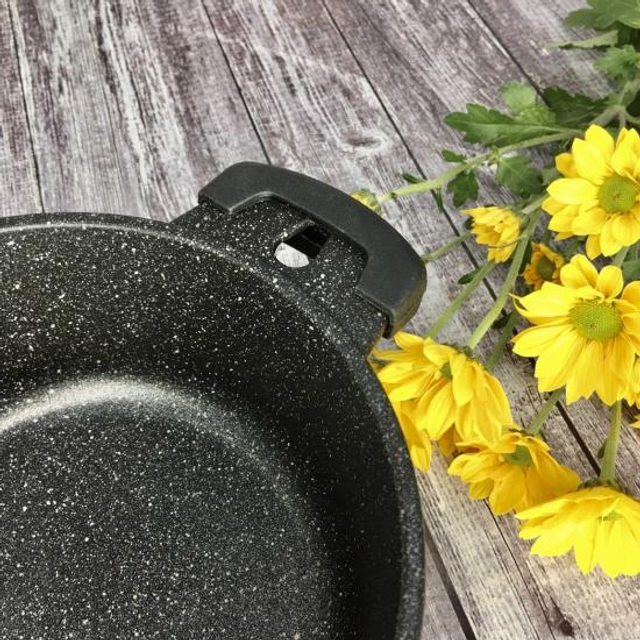 Được l&agrave;m từ chất liệu cao cấp 