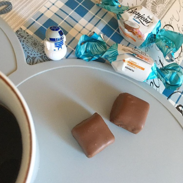 Kẹo socola dừa hạnh nh&acirc;n Konti Bonjour Coconut
