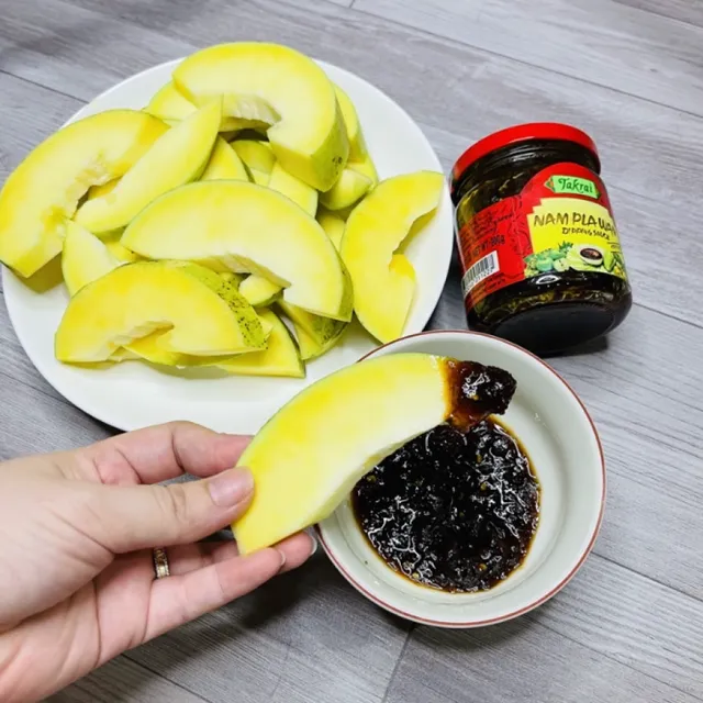Sốt chấm hoa quả Takrai Namplawan Dipping Sauce