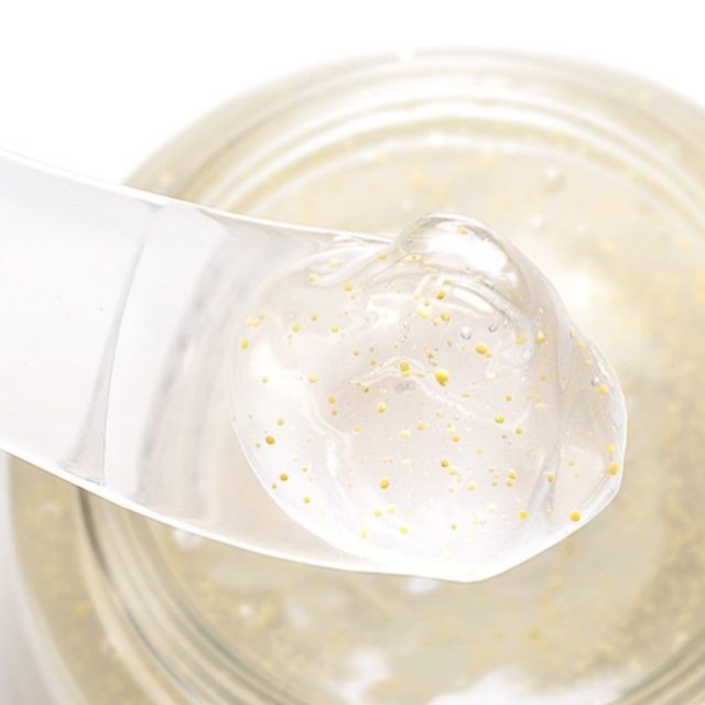 Kết cấu dạng gel mềm mịn tạo cảm gi&aacute;c dễ chịu khi thoa l&ecirc;n da
