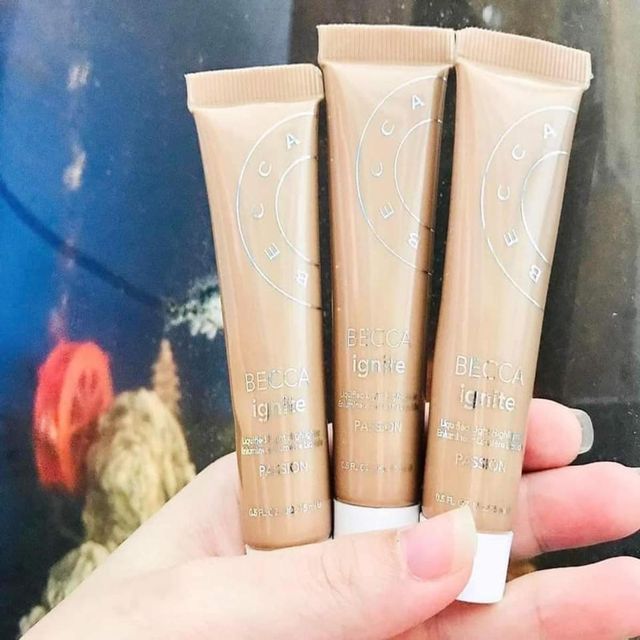 Kem bắt s&aacute;ng Becca Ignite Liquified Light Highlighter