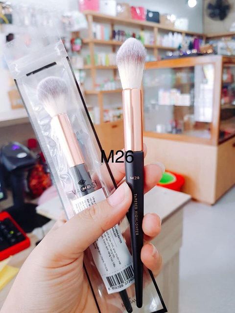 Cọ Trang Điểm Vacosi Tapered Highlighter Brush - M26