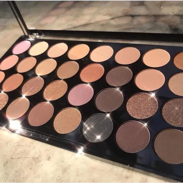 Phấn mắt 32 &ocirc; SIVANNA COLORS