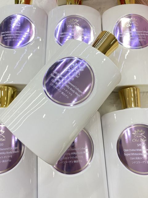 Sữa tắm cm collagen chống nắng trắng da nhật bản 700ml trắng 1