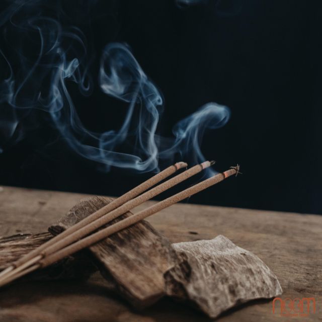 Nhang trầm hương Noom