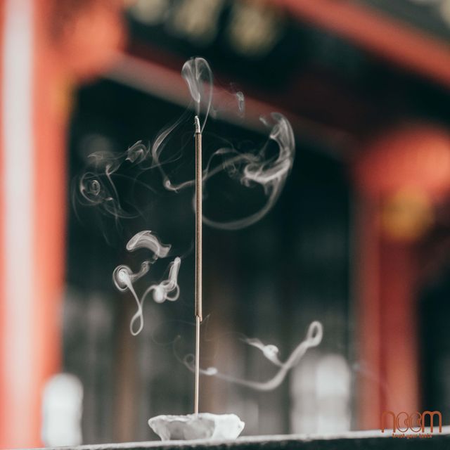 Nhang trầm hương Noom