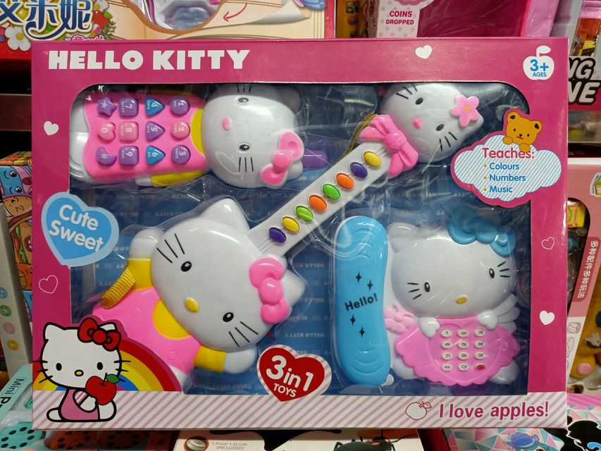 Sản phẩm guitar Hello Kitty với thiết kế v&agrave; m&agrave;u sắc rực rỡ