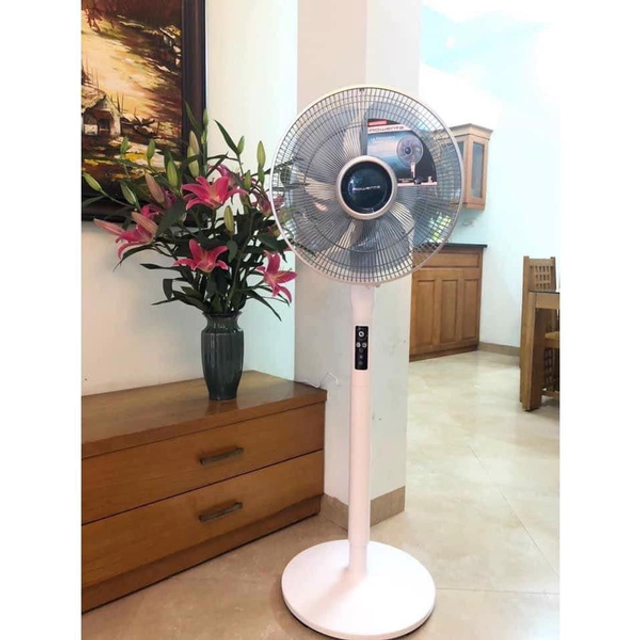 Quạt c&acirc;y Rowenta VU5870 m&agrave;u trắng