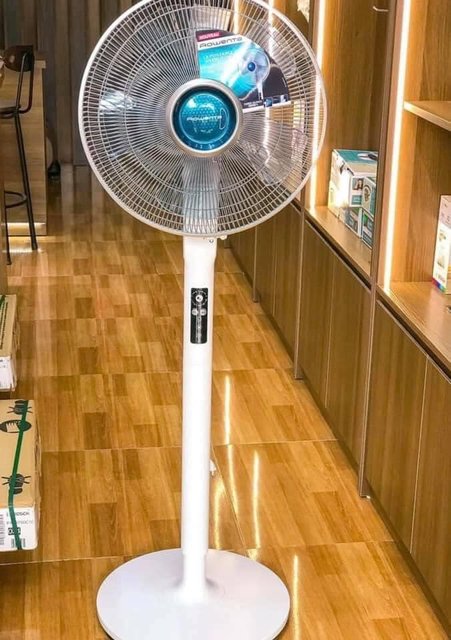 Quạt c&acirc;y Rowenta VU5870 m&agrave;u trắng