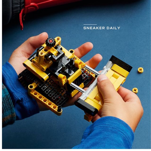 LEGO Technic Heavy-Duty Bulldozer