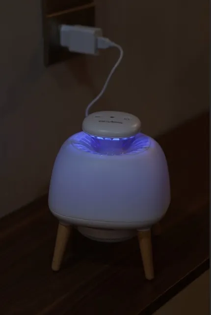 M&aacute;y b&aacute;t muỗi v&agrave; đ&egrave;n b&agrave;n Stylies