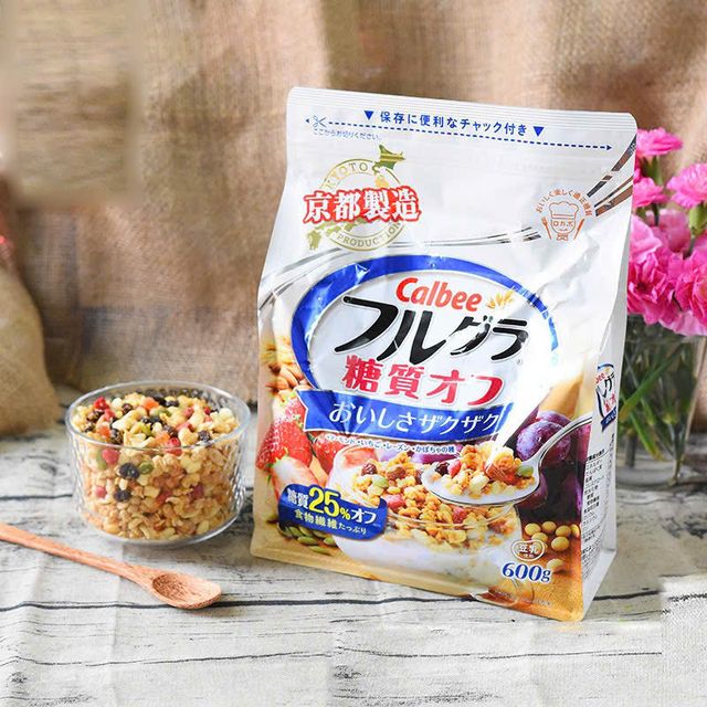 Ngũ cốc Calbee hạt tr&aacute;i c&acirc;y