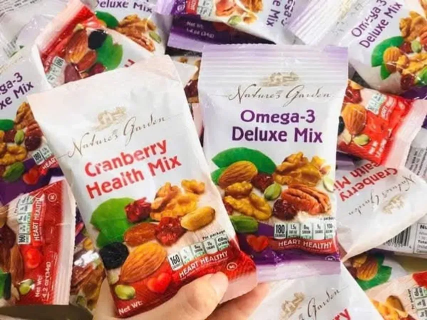 Hạt hỗn hợp Nature Garden Trail Mix 816g