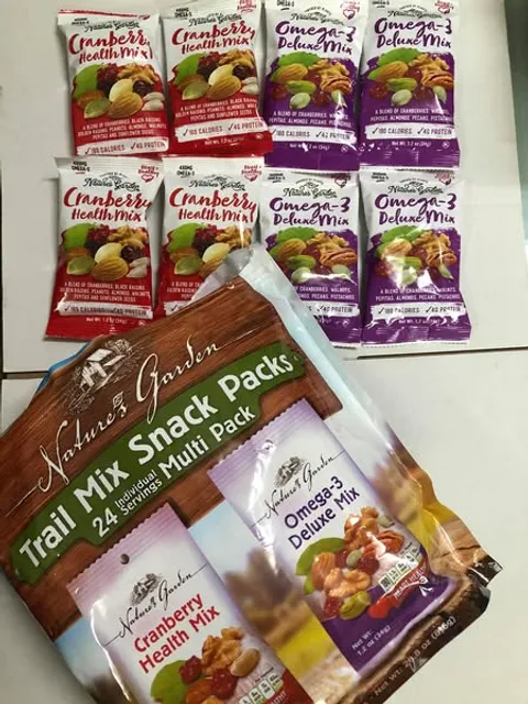 Hạt hỗn hợp Nature Garden Trail Mix 816g