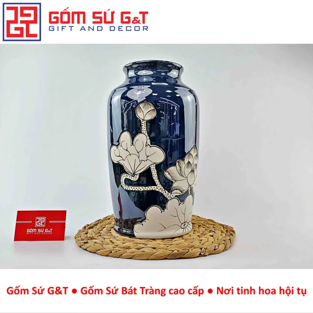 Lọ hoa trang tr&iacute; nội thất