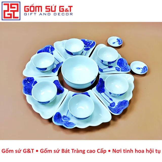 Bộ đồ ăn tr&ecirc;n b&agrave;n tiệc
