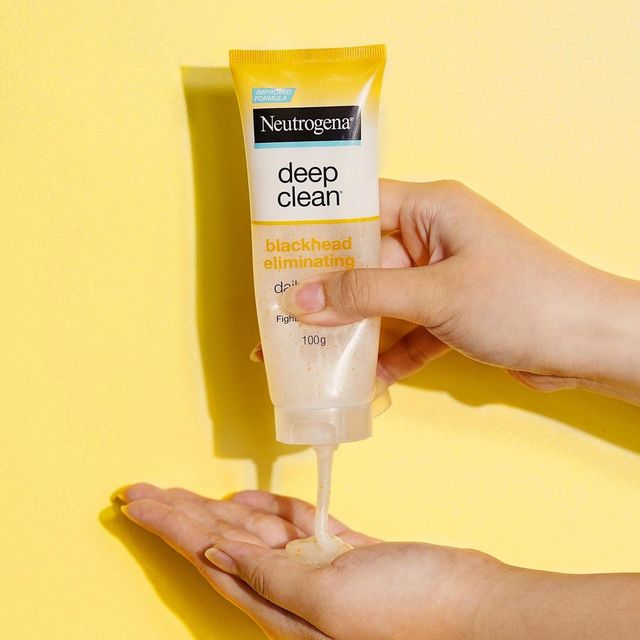 Sữa Rửa Mặt Neutrogena Ngăn Ngừa Mụn Đầu Đen Blackhead Eliminating Scrub