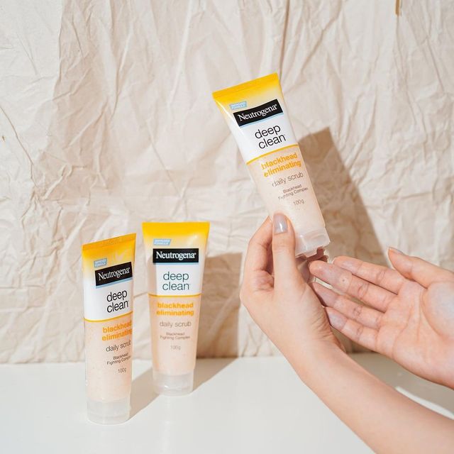 Sữa Rửa Mặt Neutrogena Ngăn Ngừa Mụn Đầu Đen Blackhead Eliminating Scrub 100g