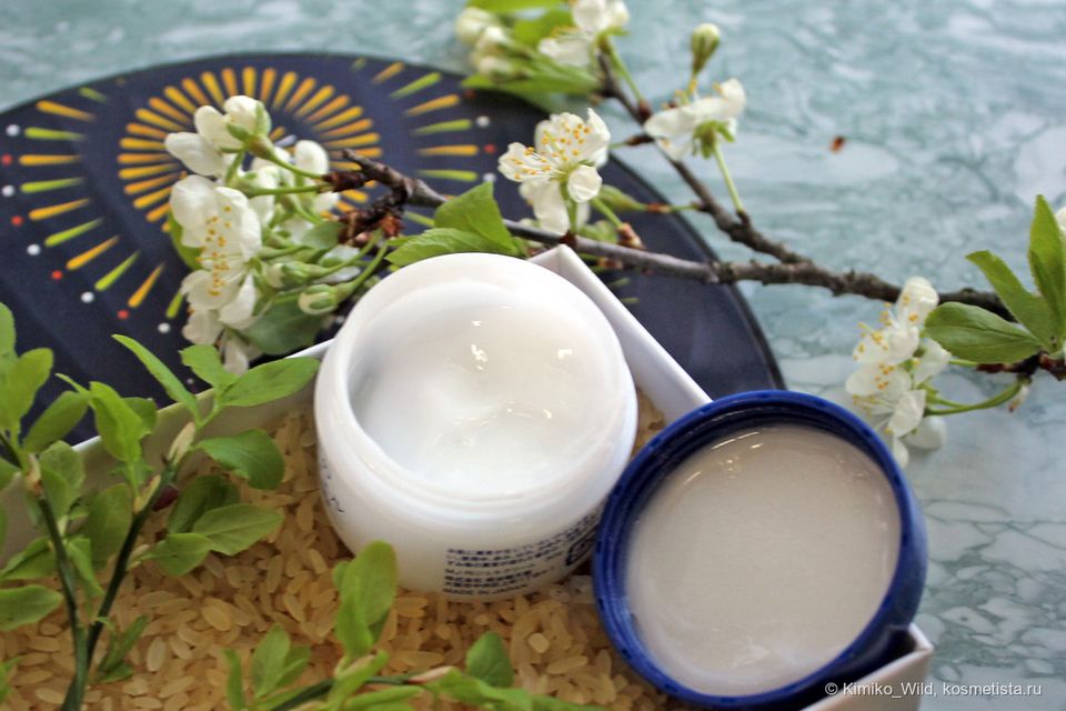 Gel Dưỡng S&aacute;ng Da Momotani White Moisture Gel Cream 3