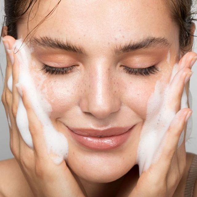 Sữa Rửa Mặt Eucerin Cho Da Mụn V&agrave; Nhờn Nhiều Pro ACNE Solution Soft Cleansing Foam Chiaki.vn
