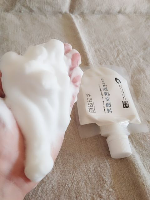 Sữa Rửa Mặt Kuramoto Bijin White Rice Fermented Facial Wash gi&uacute;p nhẹ nh&agrave;ng l&agrave;m sạch da trong khi vẫn dưỡng da ẩm mịn.