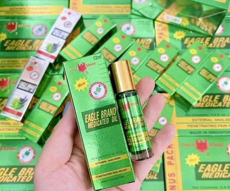 Lốc 12 Dầu Gi&oacute; Xanh Dạng Lăn Eagle Brand