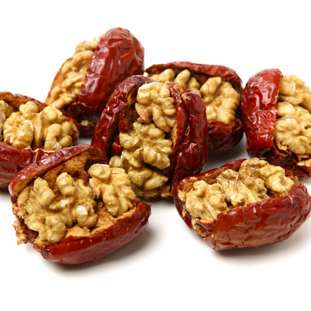 Hộp quà tết hạt dinh dưỡng Velvet Táo đỏ kẹp nhân óc chó Real Food 2