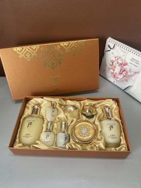 Set dưỡng Whoo tái sinh Cheongidan Hoa Hiên Special 8 món 1