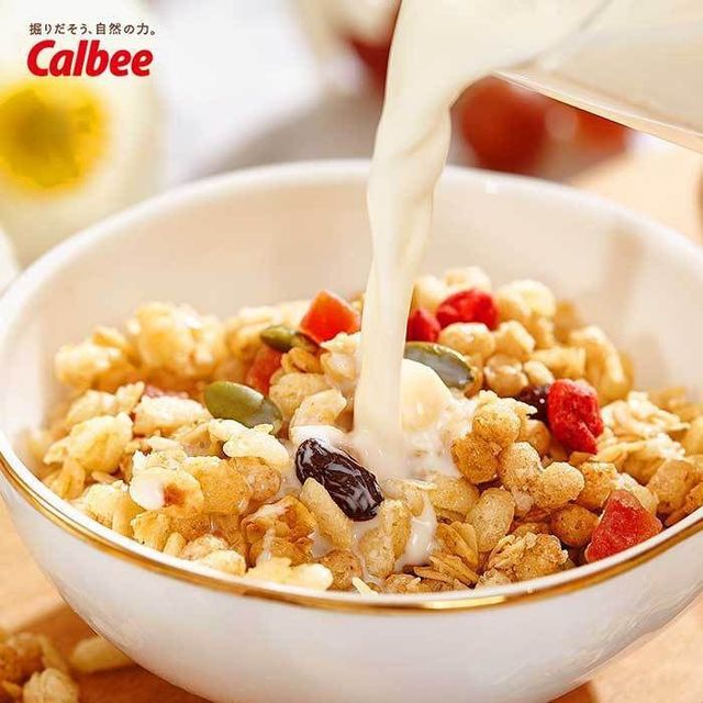 Ngũ cốc Calbee 750g Nhật Bản - tr&aacute;i c&acirc;y hỗn hợp- M&agrave;u đỏ 2