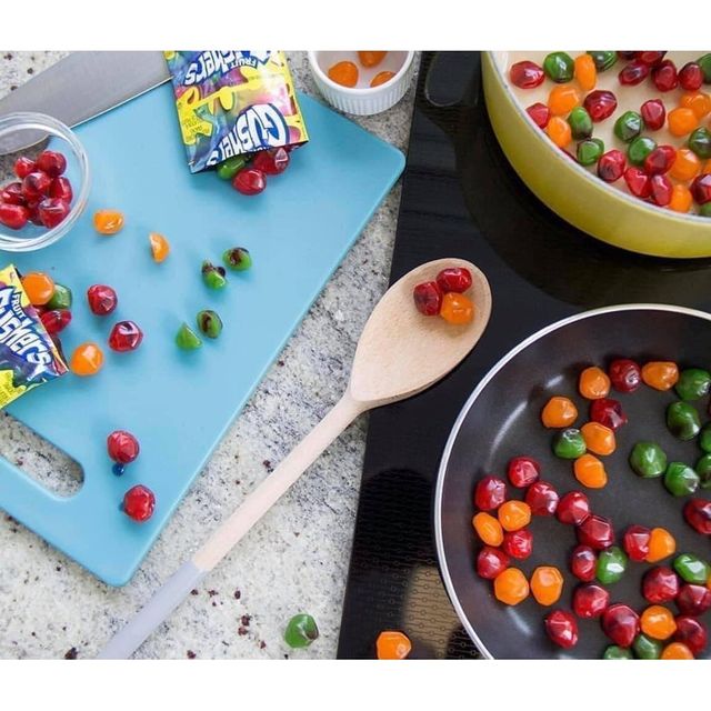 Kẹo dẻo tr&aacute;i c&acirc;y Gushers Mỹ 952g