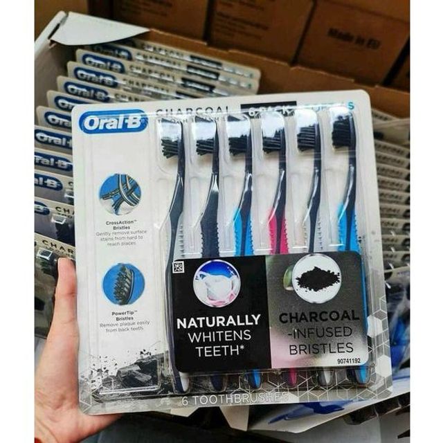 Set B&agrave;n chải đ&aacute;nh răng Oral-B Charcoal than hoạt t&iacute;nh