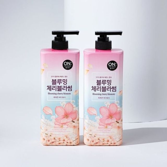 Sữa tắm dưỡng da On The Body 900ml