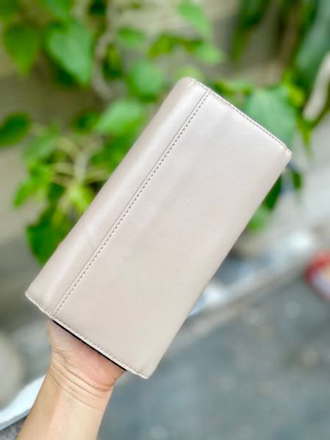 V&iacute; Valentino nữ nắp gập m&agrave;u nude