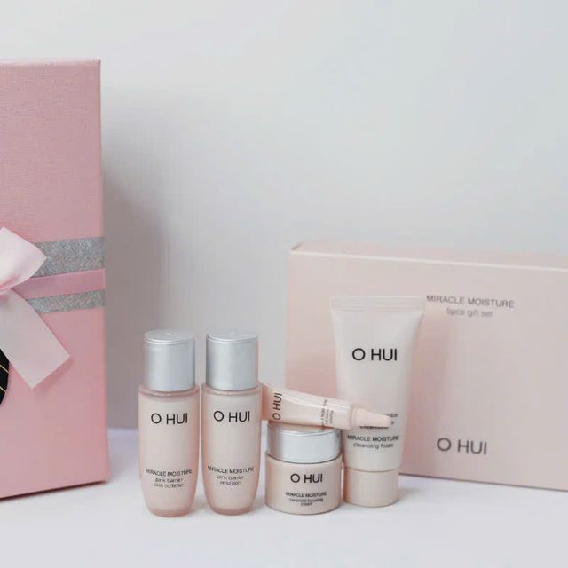 Bộ sản phẩm OHUI Miracle Moisture cho l&agrave;n da