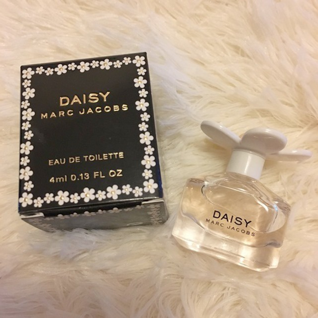 Nh&iacute; - Marc Jacobs Daisy Edt 4ml (Đen)